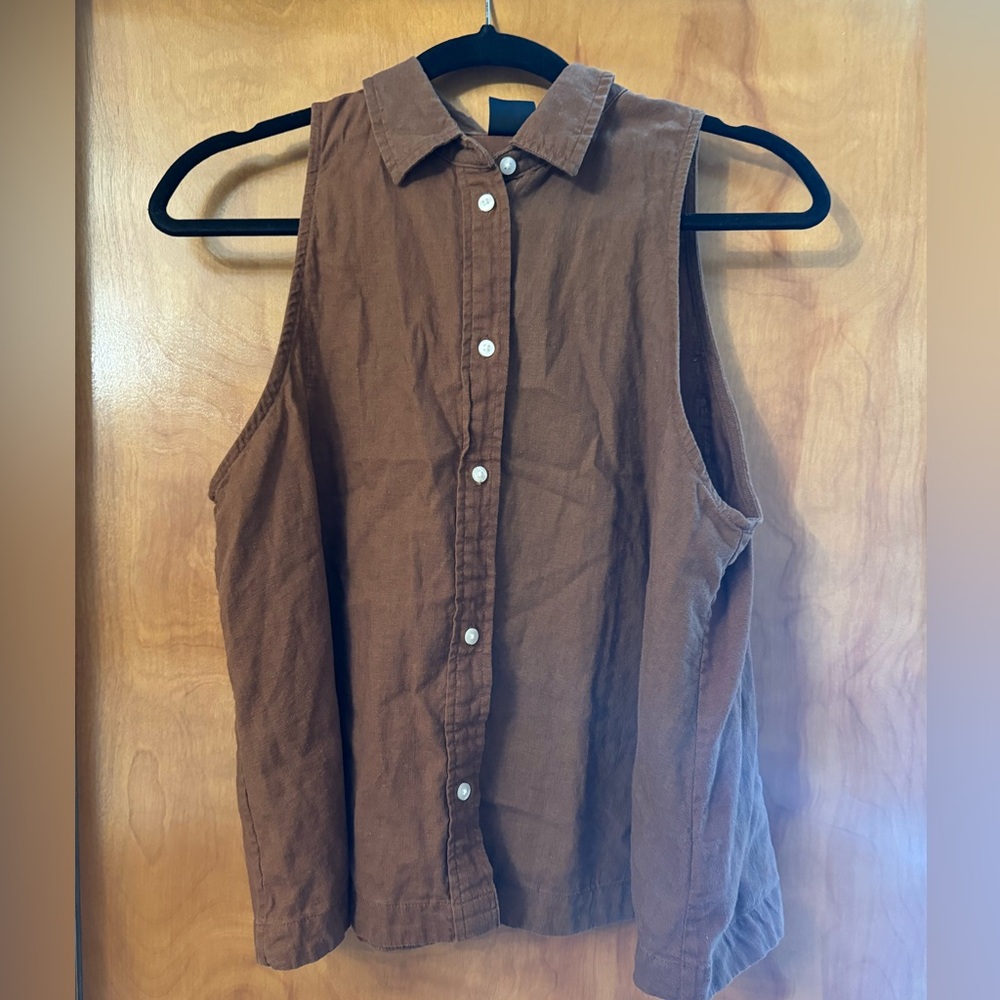 GAP Button Up Sleeveless Shirt, Size Medium
